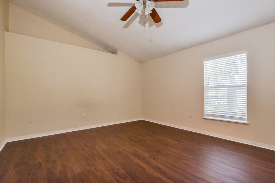 Building Photo - 792 Lake Doe Blvd