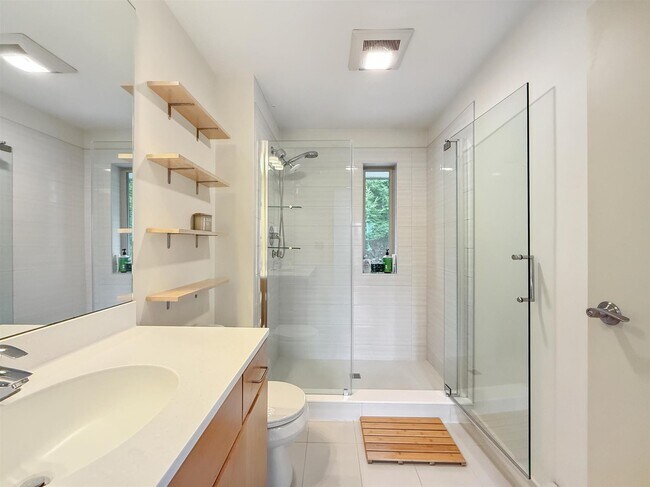 Building Photo - 15 Gile Dr