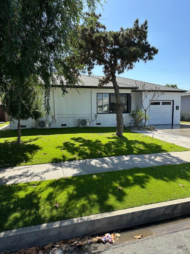 Primary Photo - 12108 Dunrobin Ave