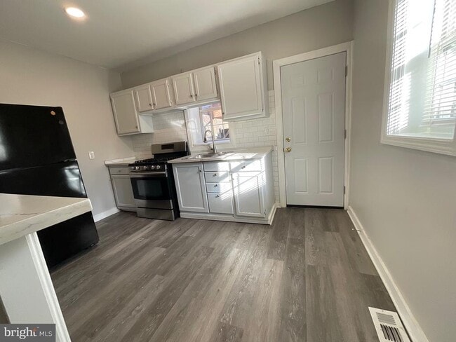 Building Photo - 1460 S 9th St