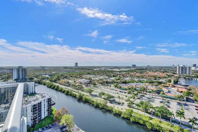 Building Photo - 3625 N Country Club Dr