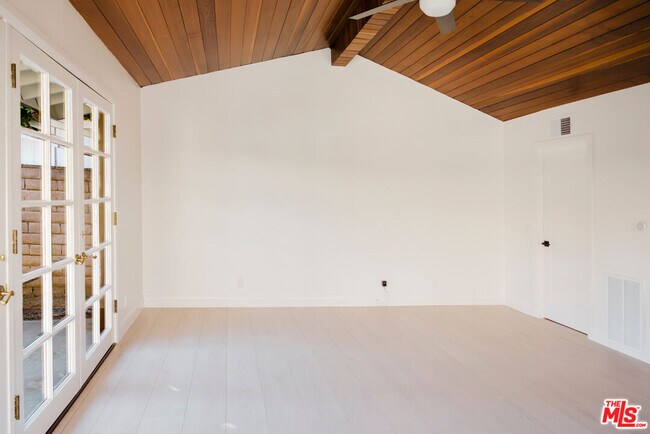 Building Photo - 4933 Collett Ave