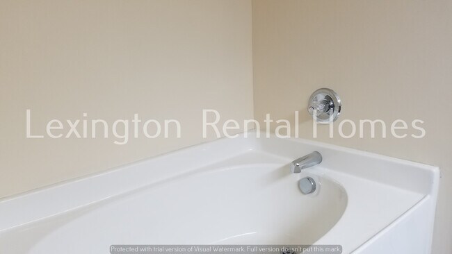 Building Photo - 142 Savannah Hills Dr
