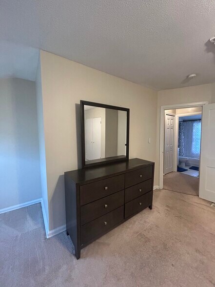 Building Photo - 1536 W 45th St