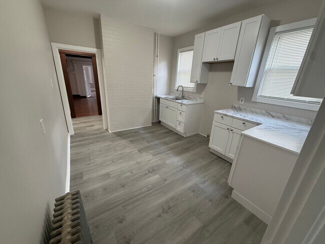 Building Photo - 203 Hollywood Ave