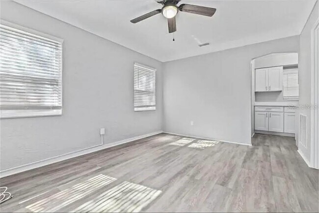 Building Photo - 2904 Emerson Ave S