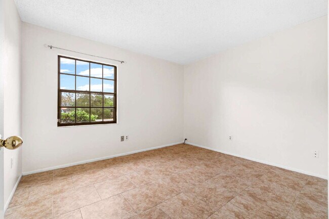 Building Photo - Recently updated 3BR, 2BA in The Shores