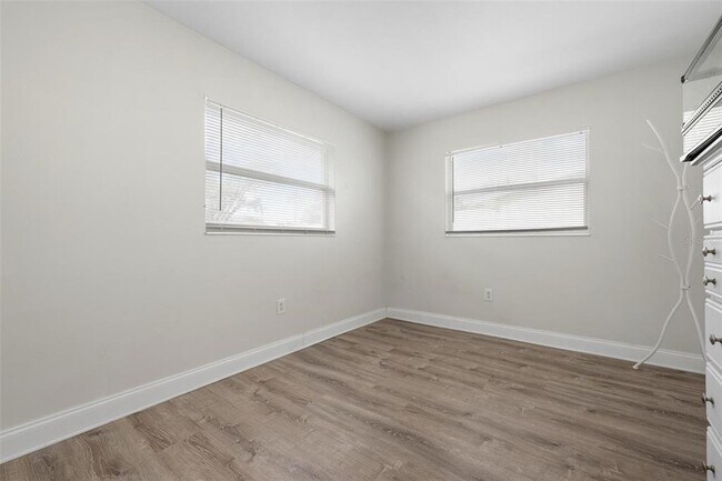 Building Photo - 5120 Brookmeade Dr