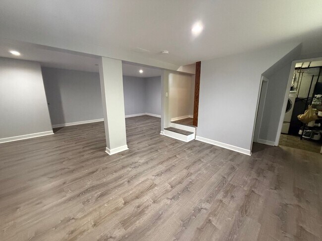 Building Photo - 3 Bedroom House with Many Amenities in Roc...