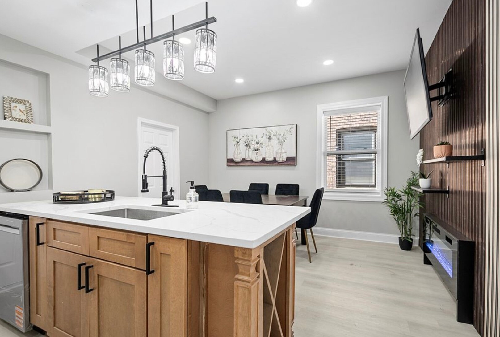 Building Photo - 1809 W Armitage Ave