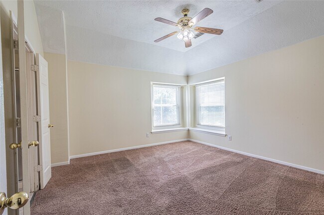 Building Photo - 6630 Bluebottle Ln