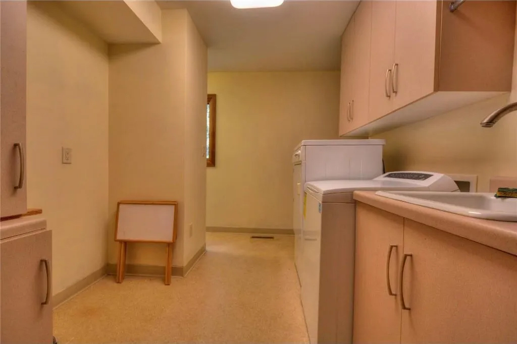 Free laundry - 415 12th Ave E