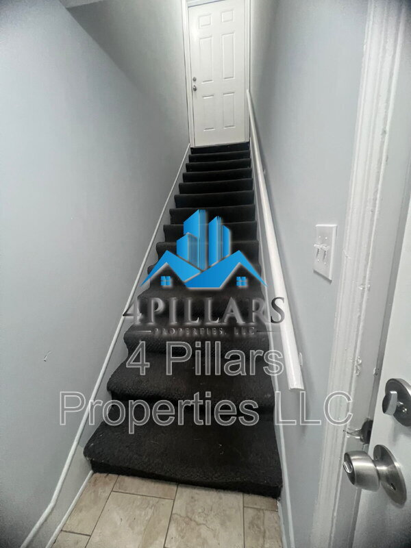 Building Photo - 403 Kenwood St