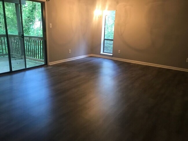 Building Photo - 611 Pine Ridge Pl