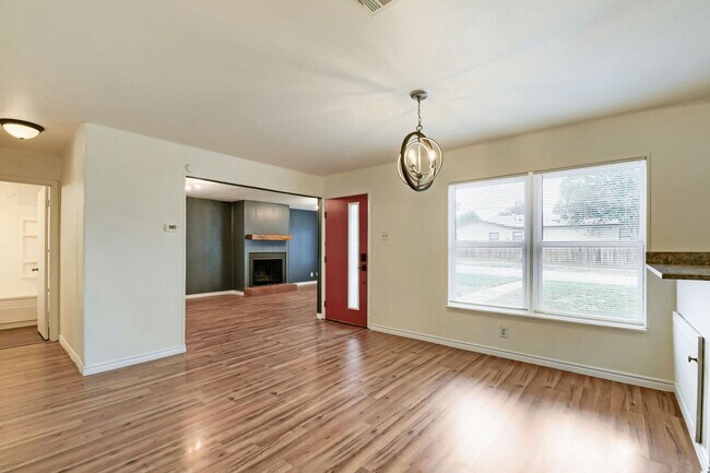 Building Photo - 8106 Windlake Dr
