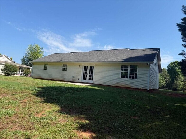 Building Photo - 25 Hunters Ridge Dr
