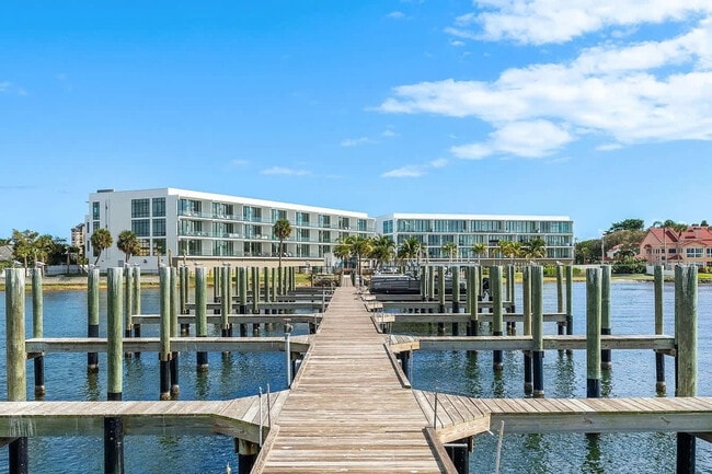 Building Photo - 225 Strand Dr