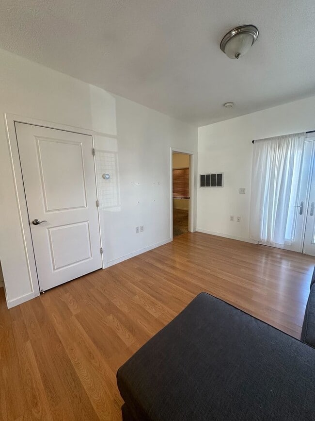 Building Photo - Beautiful 2BR Condo in Gated Community Near TRAX