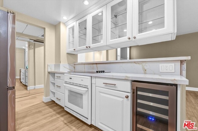 Building Photo - 1131 Alta Loma Rd