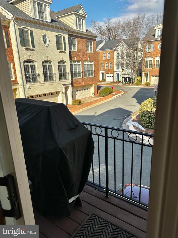 Building Photo - 1607 Seneca Ave