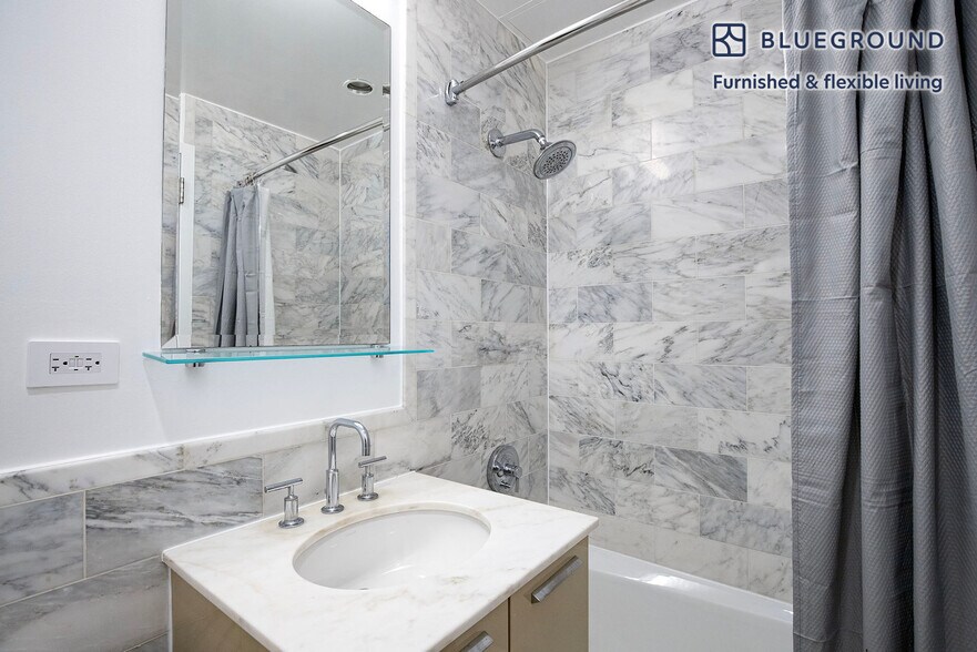 Building Photo - 49 E 34th St