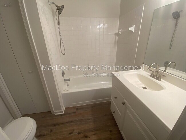 Building Photo - 100 Chesterfield Ln