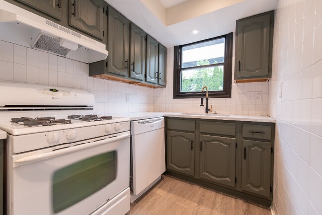 Primary Photo - 32 Cargill St