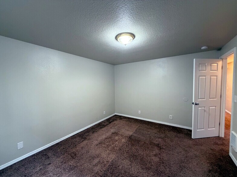 Building Photo - 1047 8th Ave