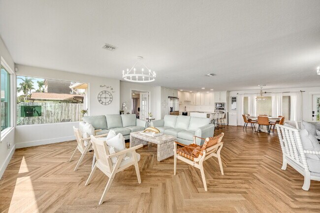 Building Photo - Gorgeous Riverfront 3/2 with dock!!