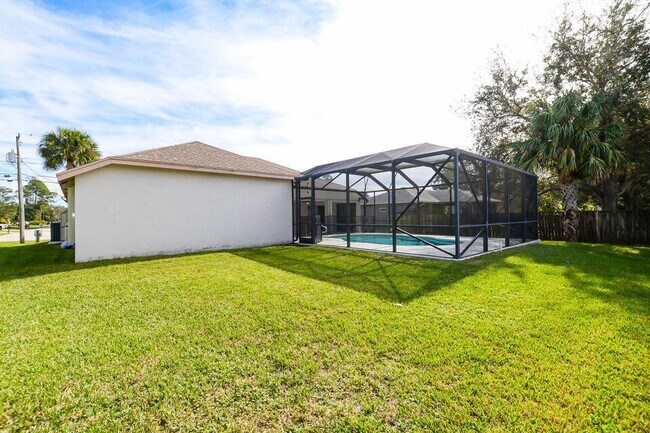 Building Photo - 2270 SW Tampico St