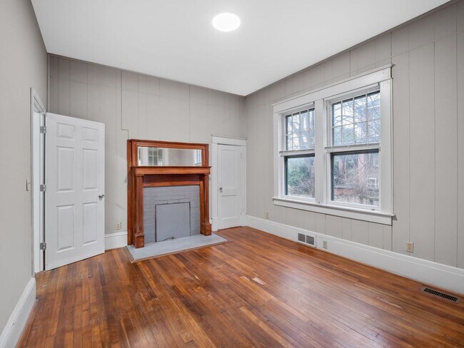 Building Photo - 115 Diamond Ave