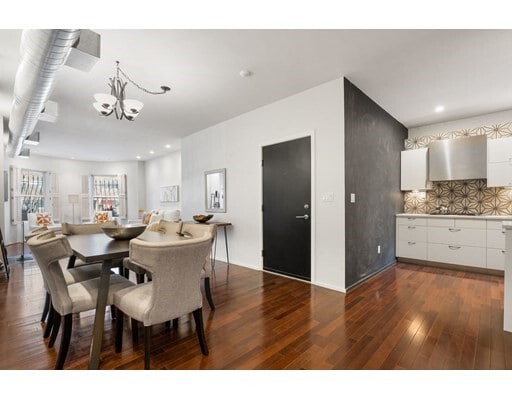 Building Photo - 1690 Washington St