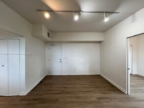 Building Photo - 1000 SW 12th Ct