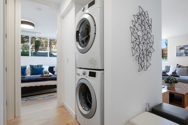 Building Photo - 5300 NE 67th St