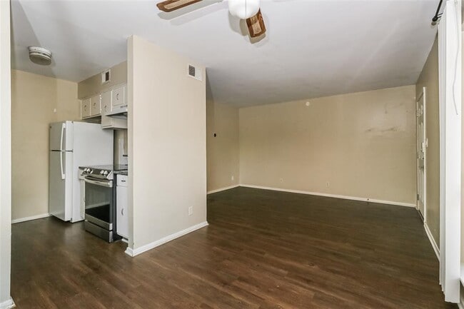 Building Photo - 500 E Riverside Dr