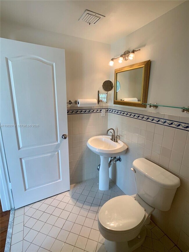 Building Photo - 1853 Jefferson Ave