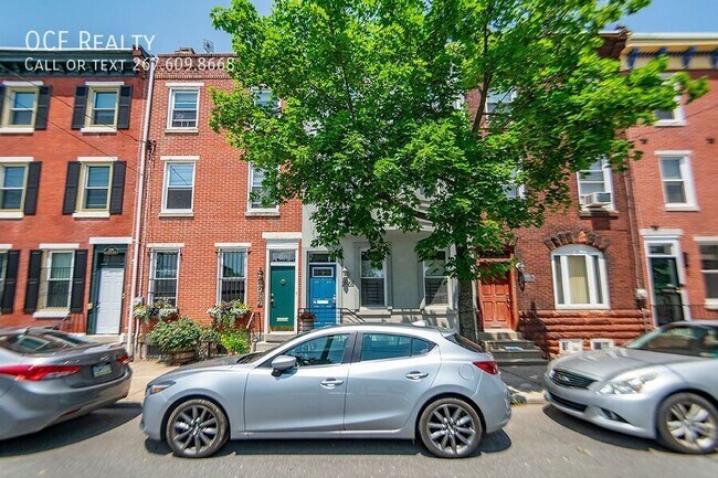 Building Photo - 2055 Catharine St