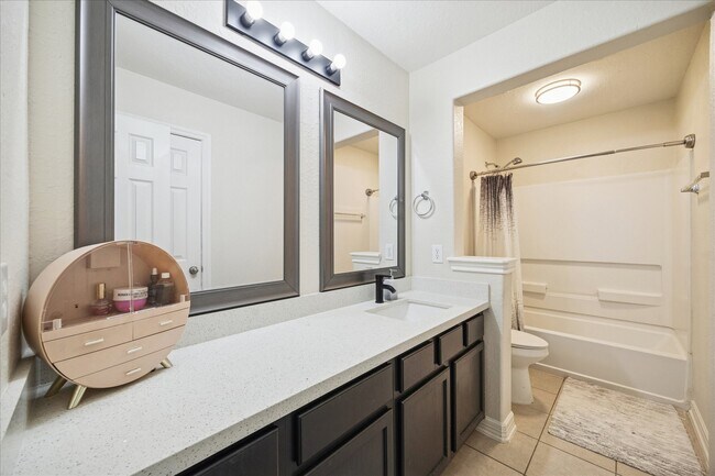 Building Photo - 17923 Hollow Hill Ln