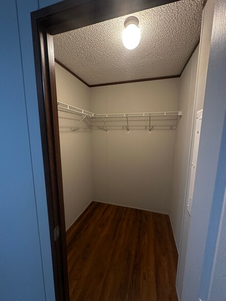 Building Photo - 9477 Lansdowne Rd