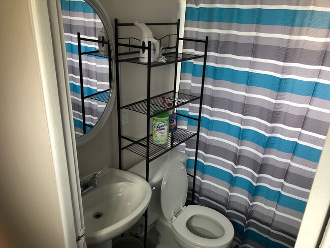 Building Photo - 102 s 126th