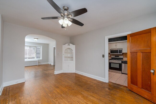 Building Photo - 3-Bedroom, 1.5 Bathroom Home in Belair-Edison