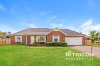Building Photo - 5004 Roberta Pl