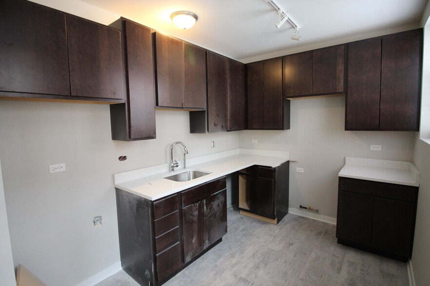 Primary Photo - 3108 W Sunnyside Ave