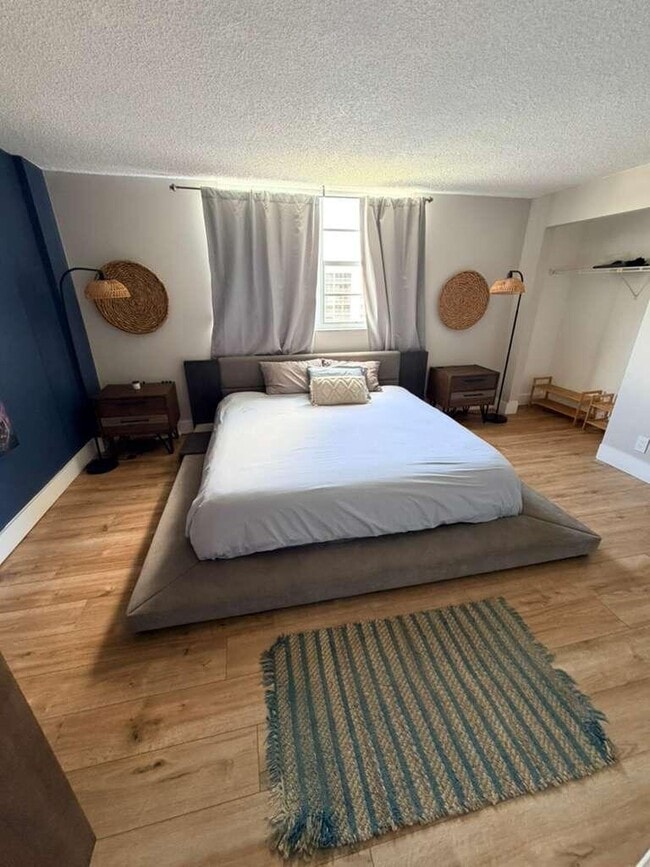 Building Photo - 301 SE 3rd St