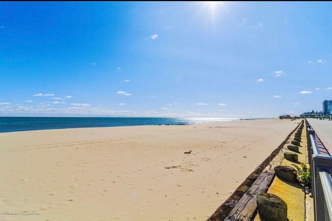 Building Photo - 22 Cooper Ave