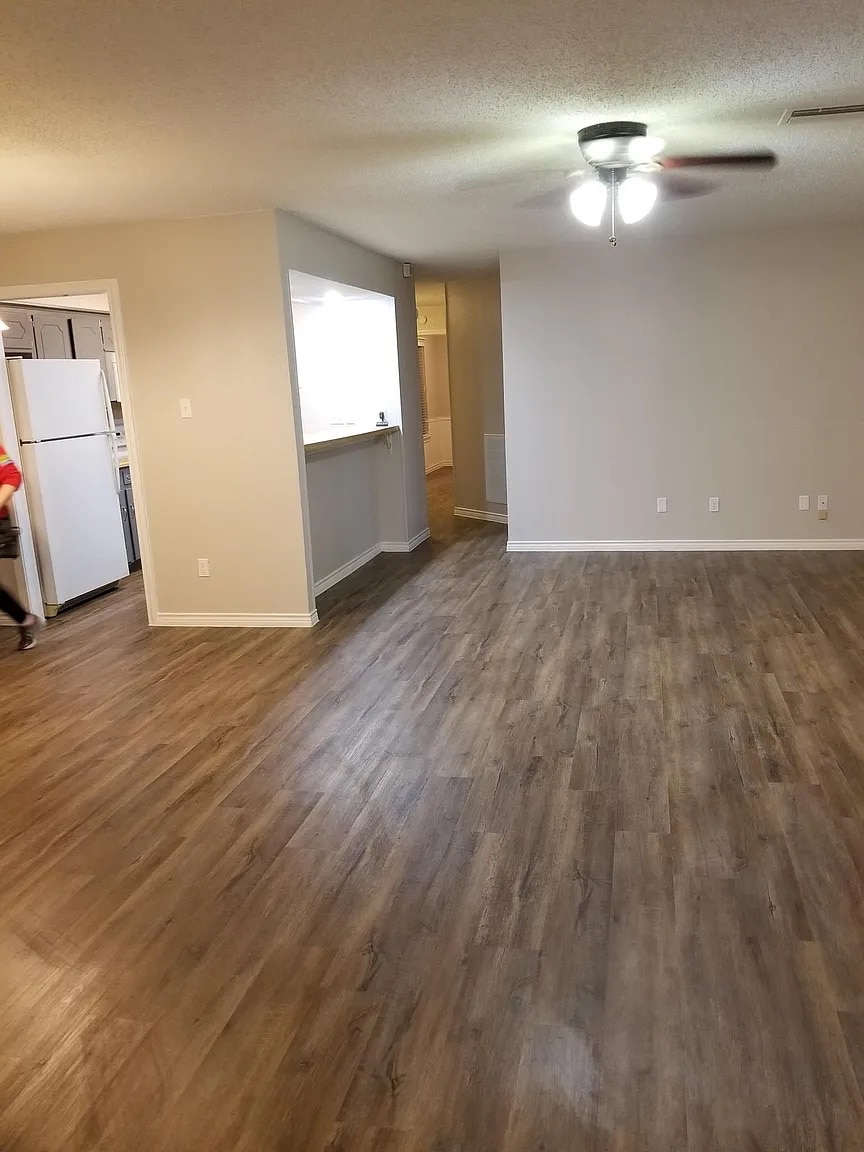 Building Photo - Room in Duplex on St Paul Ct