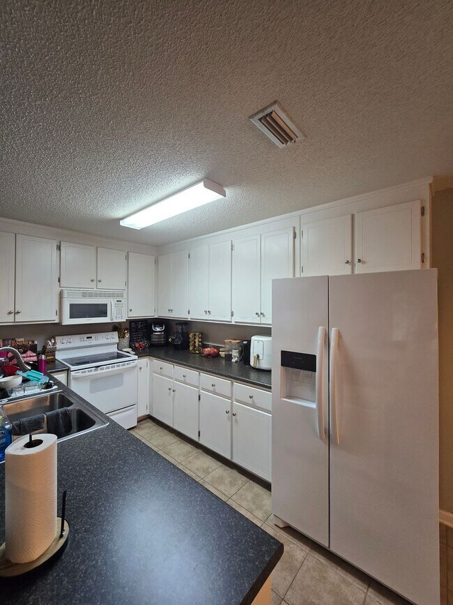 Building Photo - Woodland Park