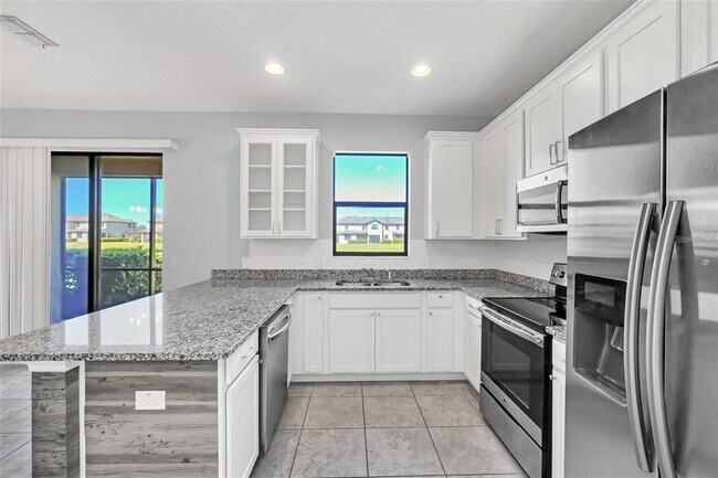 Building Photo - 2471 Seven Oaks Dr