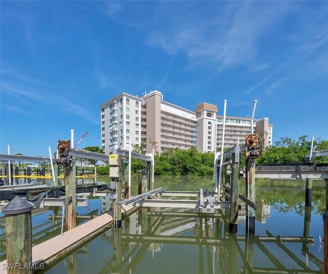 Building Photo - 12945 Vanderbilt Dr