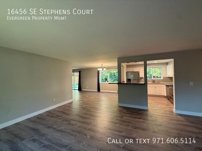 Building Photo - 16456 SE Stephens Ct